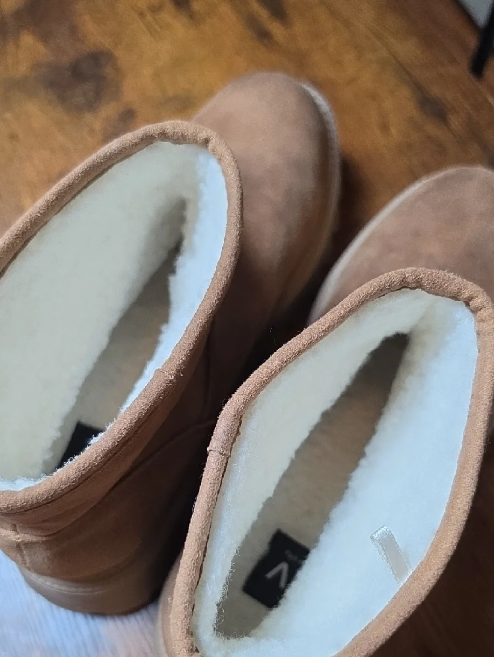 DV by DOLCE VITA | EUC Lonny Tan Suede Chunky Sherpa Platform Lug Booties‎ | 9